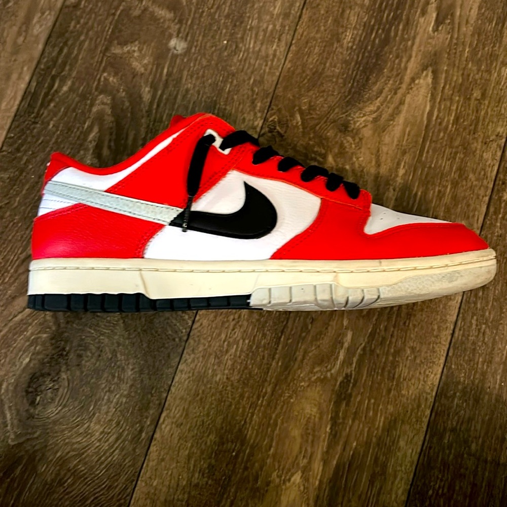 red black white nike dunks barely worn euc shoes men’s 8 women’s 8.5 or 9